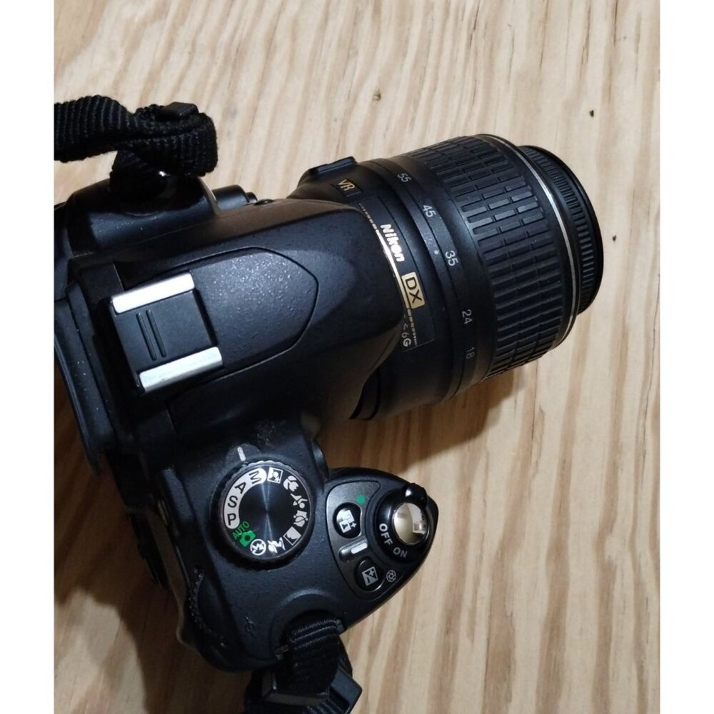 Nikon D60 Digital SLR Camera Bundle - Picture 3 of 15